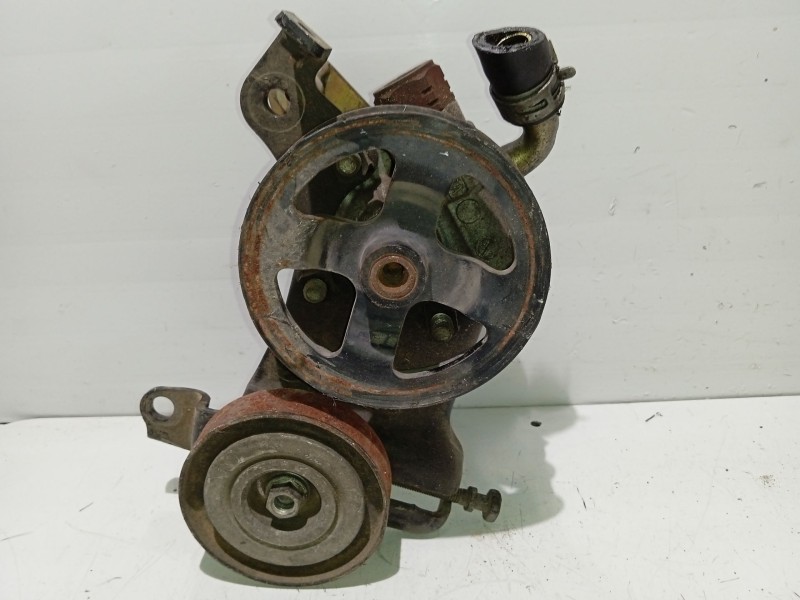 Recambio de bomba servodireccion para toyota avensis berlina (t25) 2.0 d-cat referencia OEM IAM 4431005100  