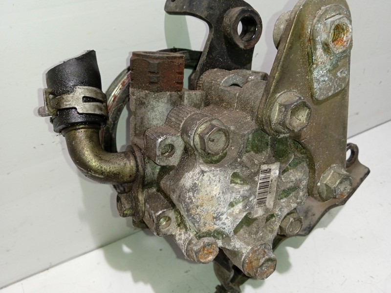 Recambio de bomba servodireccion para toyota avensis berlina (t25) 2.0 d-cat referencia OEM IAM 4431005100  