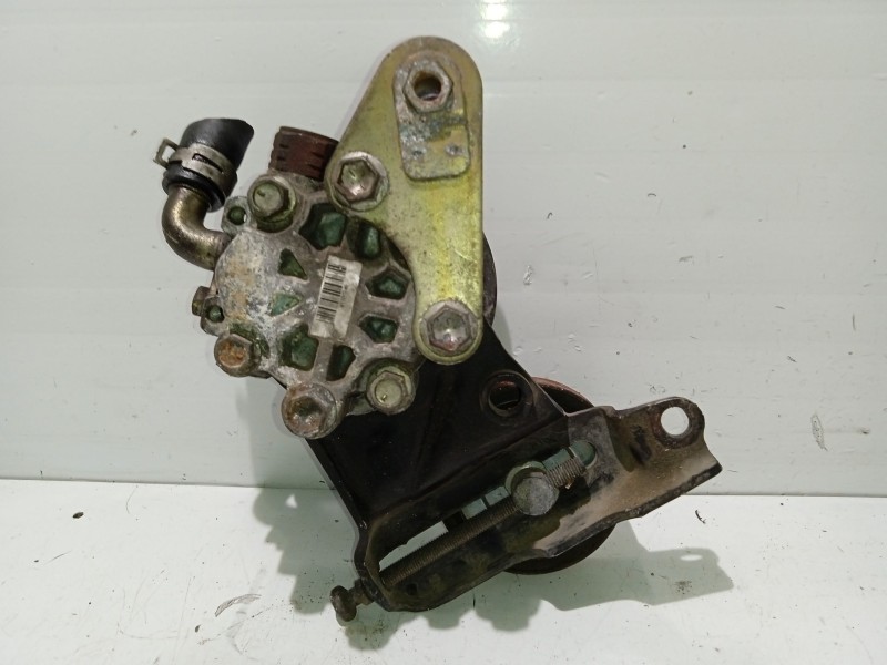 Recambio de bomba servodireccion para toyota avensis berlina (t25) 2.0 d-cat referencia OEM IAM 4431005100  