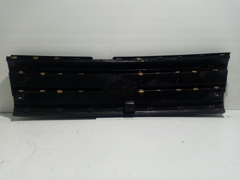 Recambio de rejilla delantera para fiat tempra berlina (159) 1.6 cat referencia OEM IAM 183006399  