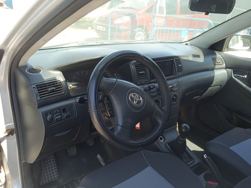 toyota corolla (_e12_) del año 2002