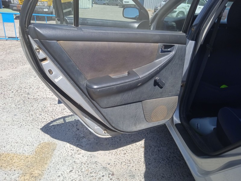 toyota corolla (_e12_) del año 2002