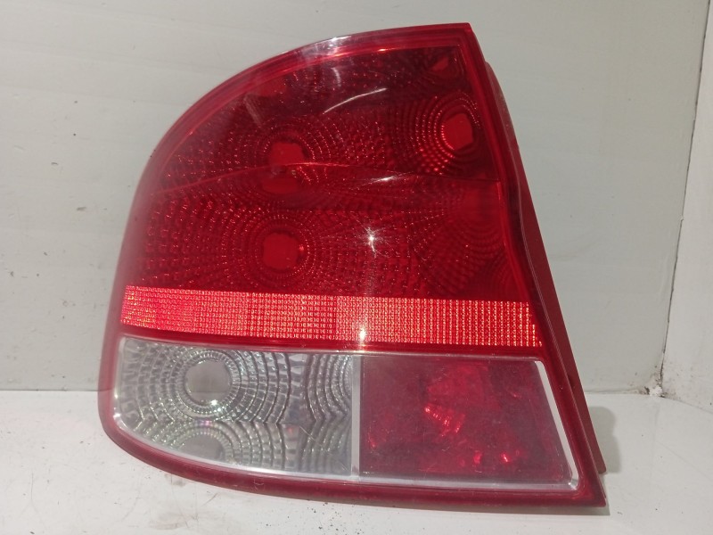 Recambio de piloto trasero izquierdo para daewoo kalos sedán (klas) 1.4 referencia OEM IAM 96540320  