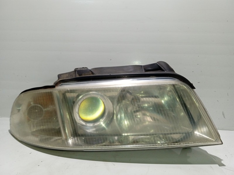 Recambio de faro derecho para audi a4 b5 (8d2) 1.9 tdi referencia OEM IAM 8D0941030AK  