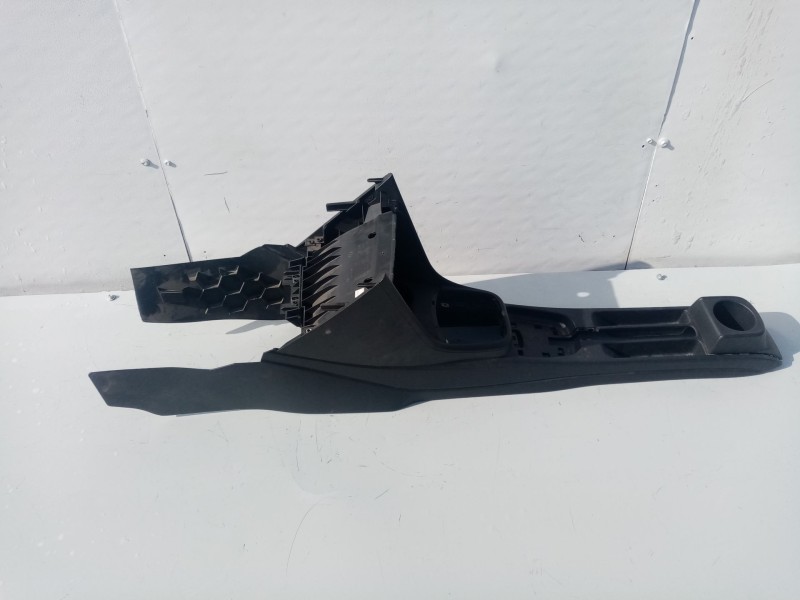 Recambio de consola central para volkswagen polo v (6r1, 6c1) 1.4 (6r1) referencia OEM IAM 6R0863243F  