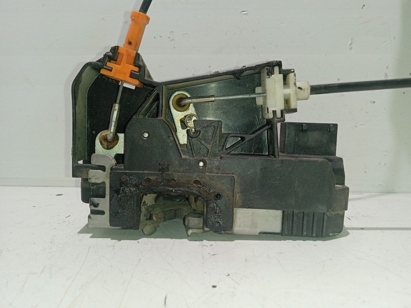 Recambio de cerradura puerta delantera derecha para opel corsa c referencia OEM IAM 24434885  