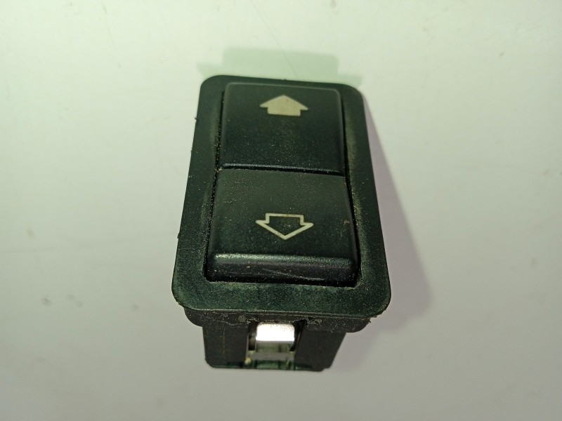 Recambio de mando elevalunas delantero derecho para bmw 5 (e39) 520 i referencia OEM IAM 8368974  