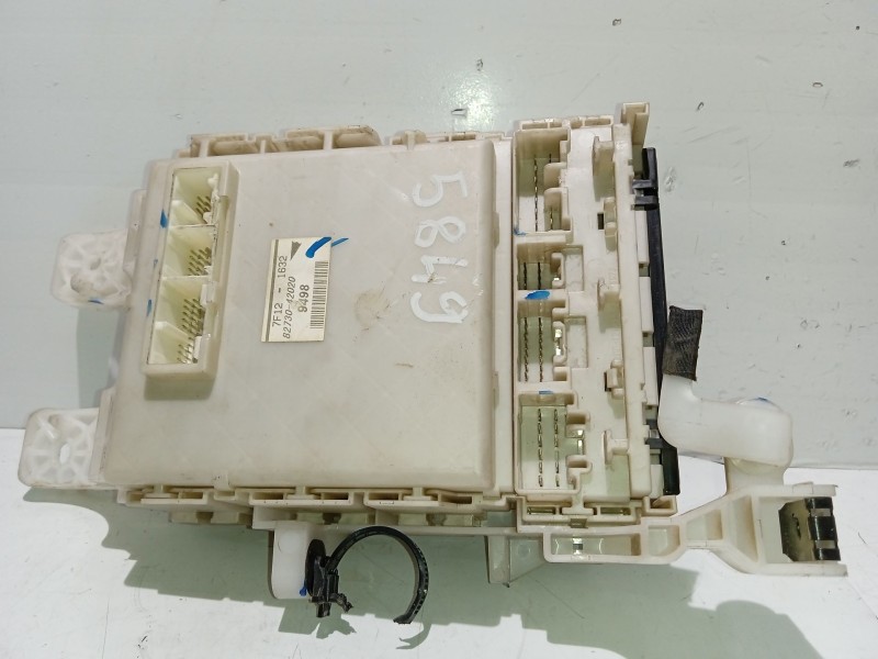 Recambio de caja reles / fusibles para toyota rav 4 iii (_a3_) 2.2 d 4wd (ala30_) referencia OEM IAM 8273042020  