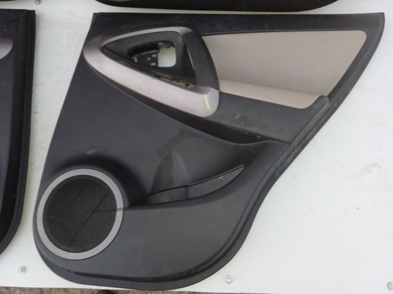 Recambio de juego tapizados / cartoneras para toyota rav 4 iii (_a3_) 2.2 d 4wd (ala30_) referencia OEM IAM 6761042770B6 6764042