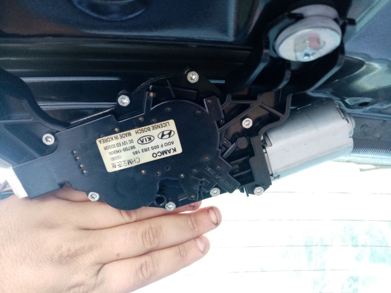 Recambio de motor limpia trasero para kia cee´d referencia OEM IAM ADOF00S2B2185  