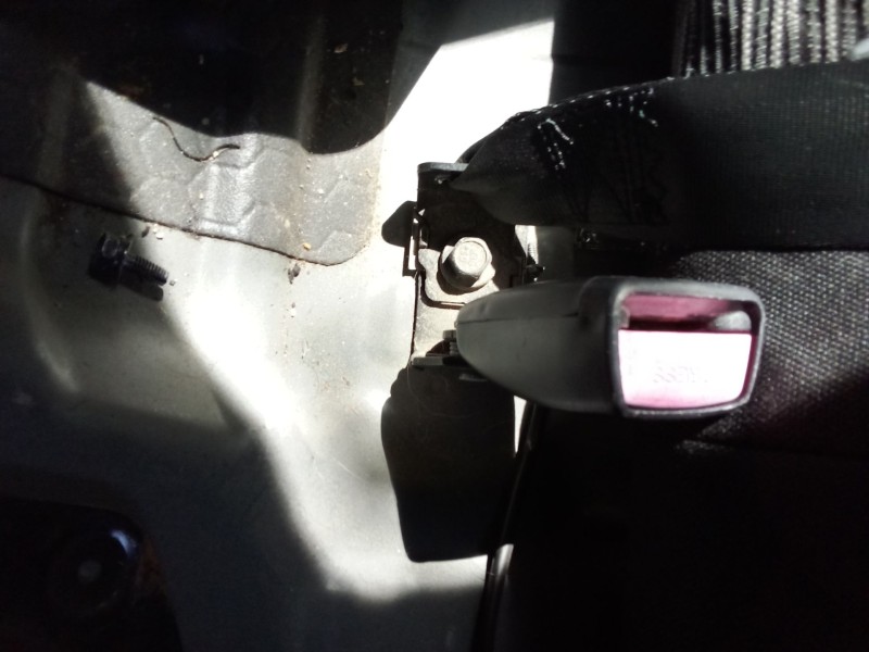 Recambio de anclaje cinturon trasero derecho para kia cee´d referencia OEM IAM 898401H000EQ  