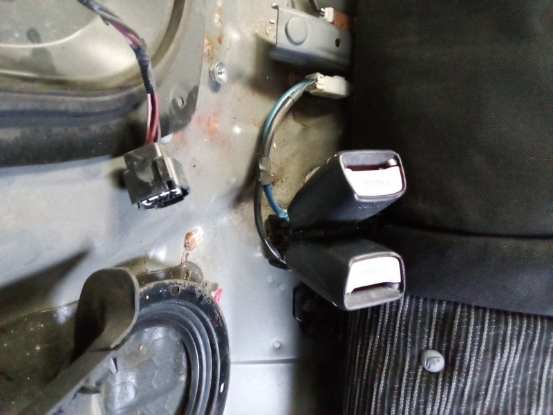 Recambio de anclaje cinturotrasero central para kia cee´d referencia OEM IAM 898301H000EQ  