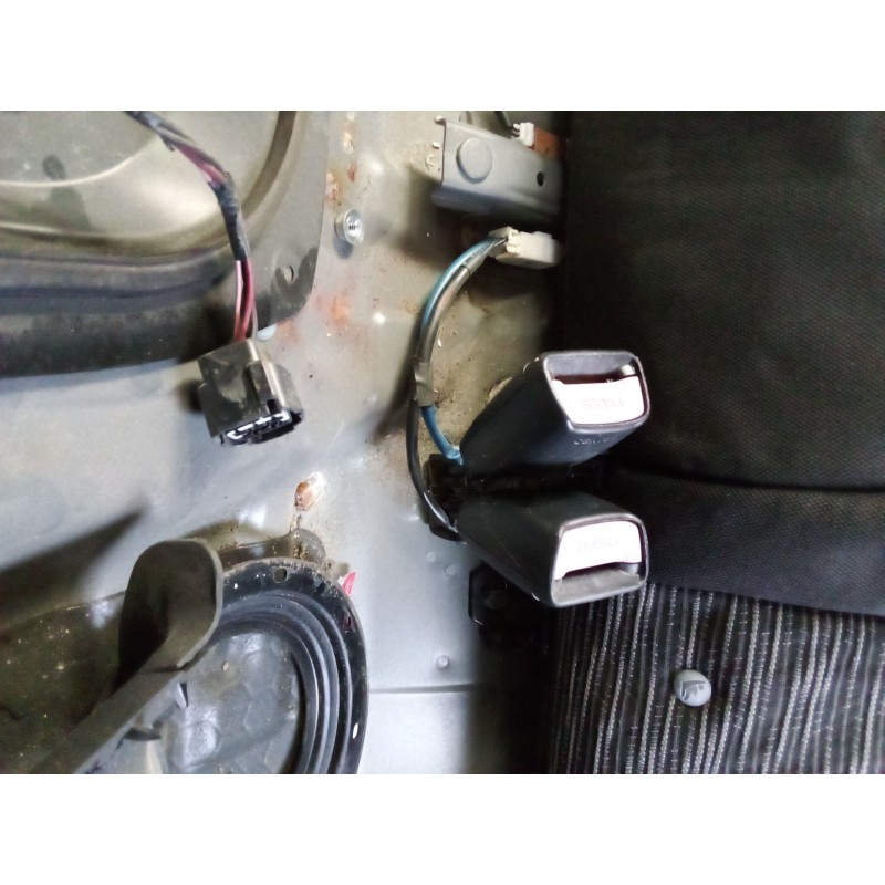 Recambio de anclaje cinturotrasero central para kia cee´d referencia OEM IAM 898301H000EQ  