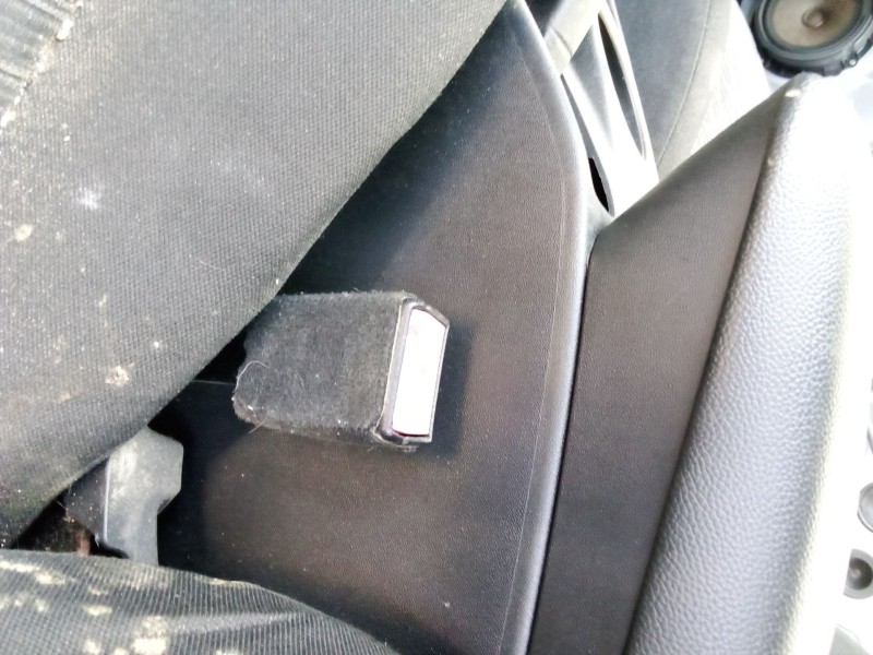 Recambio de anclaje cinturon delantero izquierdo para kia cee´d referencia OEM IAM 888301H000EQ  