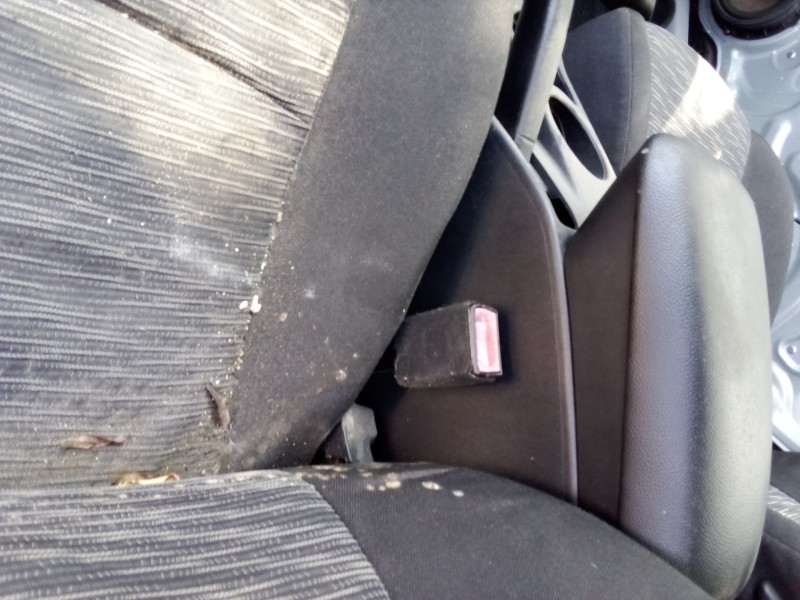 Recambio de anclaje cinturon delantero izquierdo para kia cee´d referencia OEM IAM 888301H000EQ  