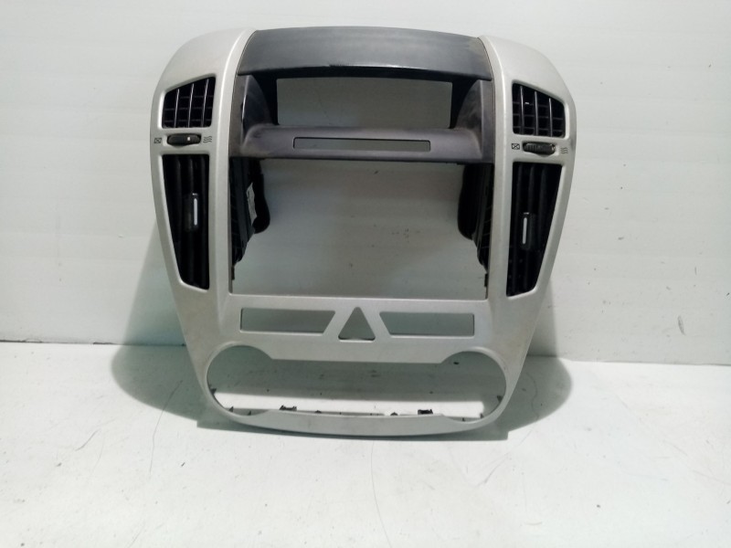 Recambio de mascara central de salpicadero para kia cee´d referencia OEM IAM 84740LH000  