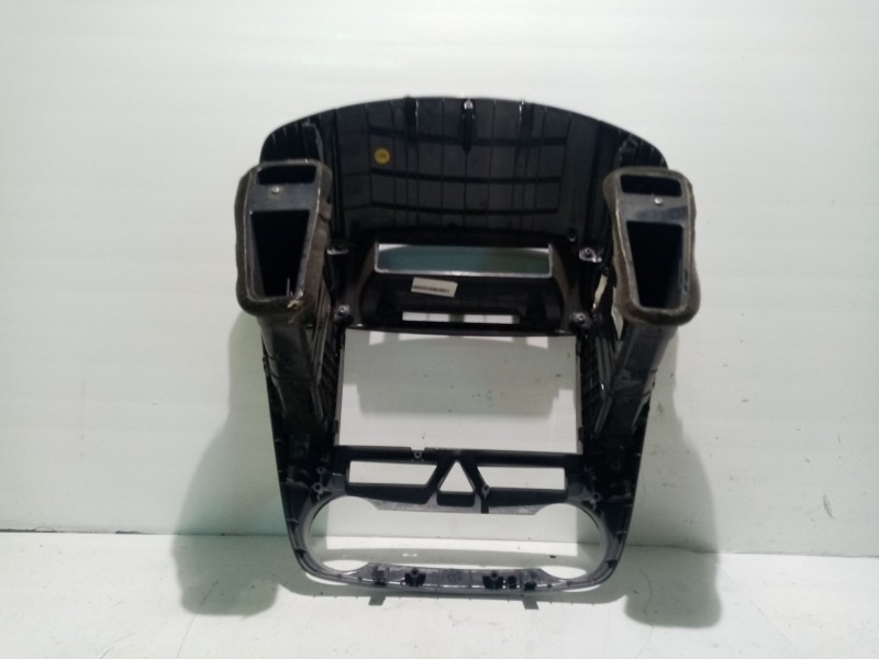 Recambio de mascara central de salpicadero para kia cee´d referencia OEM IAM 84740LH000  