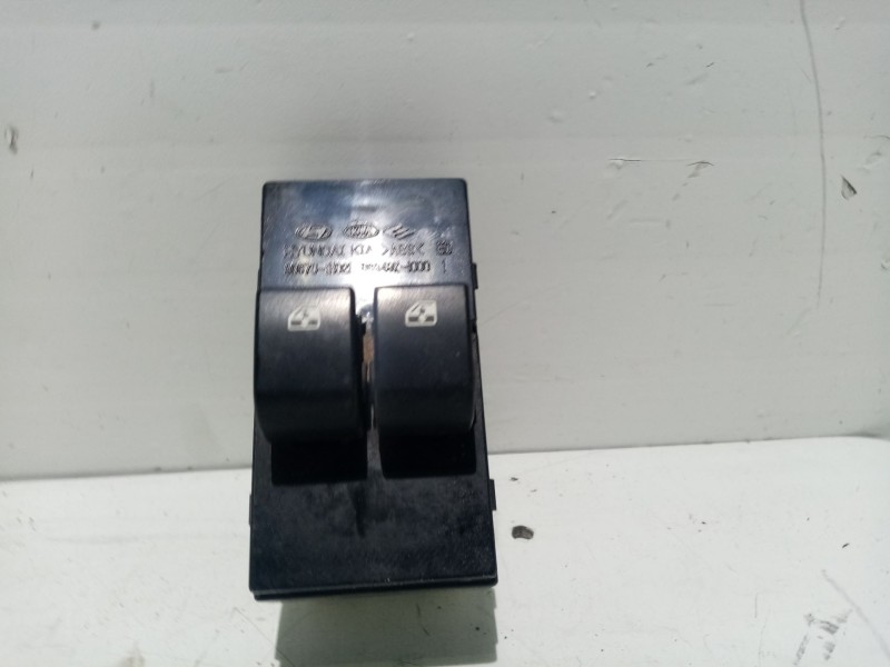 Recambio de mando elevalunas delantero izquierdo para kia cee´d referencia OEM IAM 935701H021  
