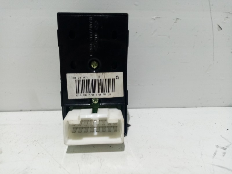 Recambio de mando elevalunas delantero izquierdo para kia cee´d referencia OEM IAM 935701H021  