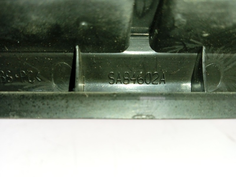 Recambio de mascara central de salpicadero para kia picanto i (sa) 1.1 referencia OEM IAM SA84602A  