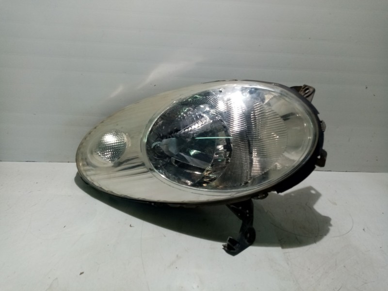 Recambio de faro derecho para nissan micra iii (k12) 1.2 16v referencia OEM IAM 26010BC500  