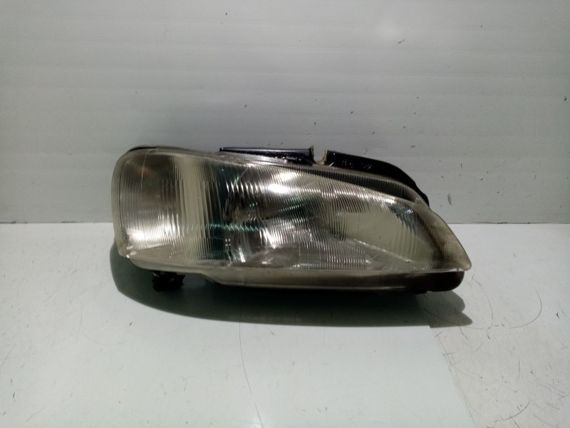 Recambio de faro derecho para peugeot 106 ii (1a_, 1c_) 1.5 d referencia OEM IAM 6205P4  