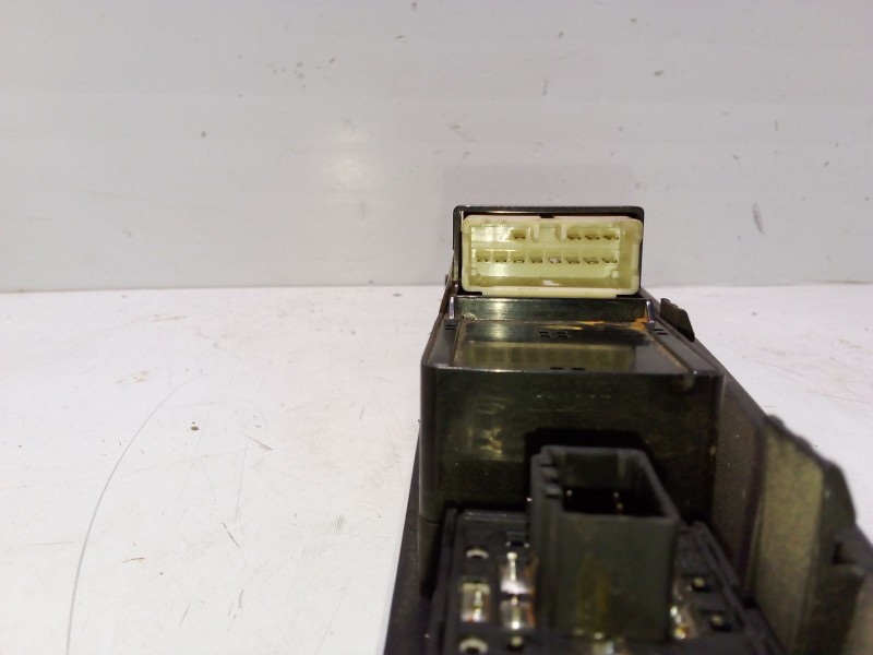 Recambio de mando elevalunas delantero izquierdo para kia sephia ll 1.6 cat referencia OEM IAM 0K24A66350B  