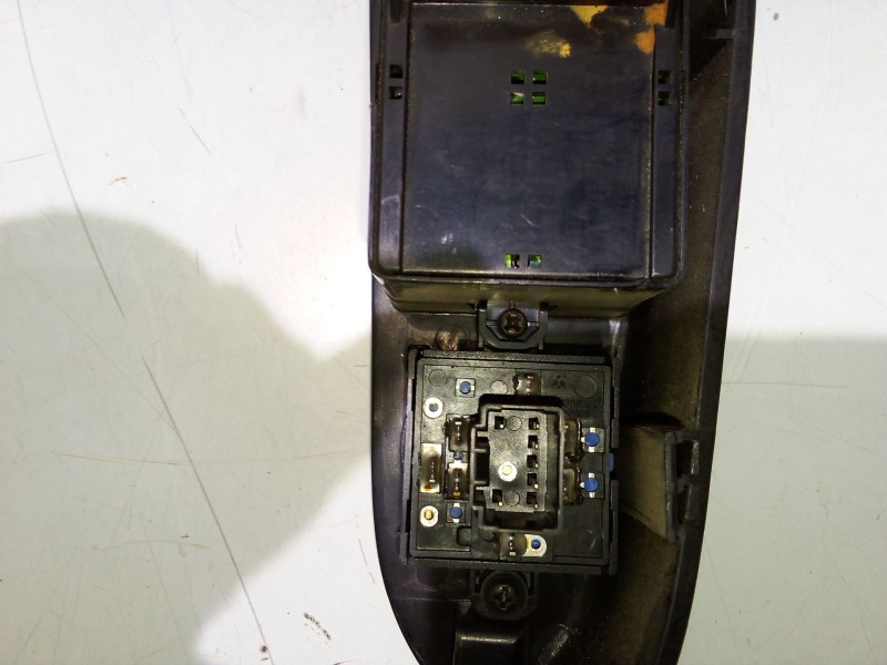 Recambio de mando elevalunas delantero izquierdo para kia sephia ll 1.6 cat referencia OEM IAM 0K24A66350B  