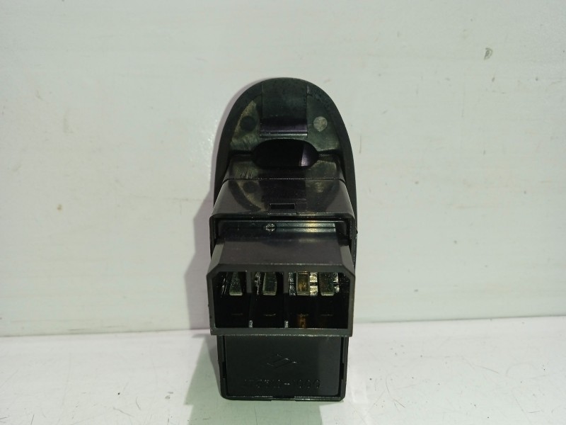 Recambio de mando elevalunas delantero derecho para kia sephia sedán (fa) 1.5 i referencia OEM IAM 4735101000  