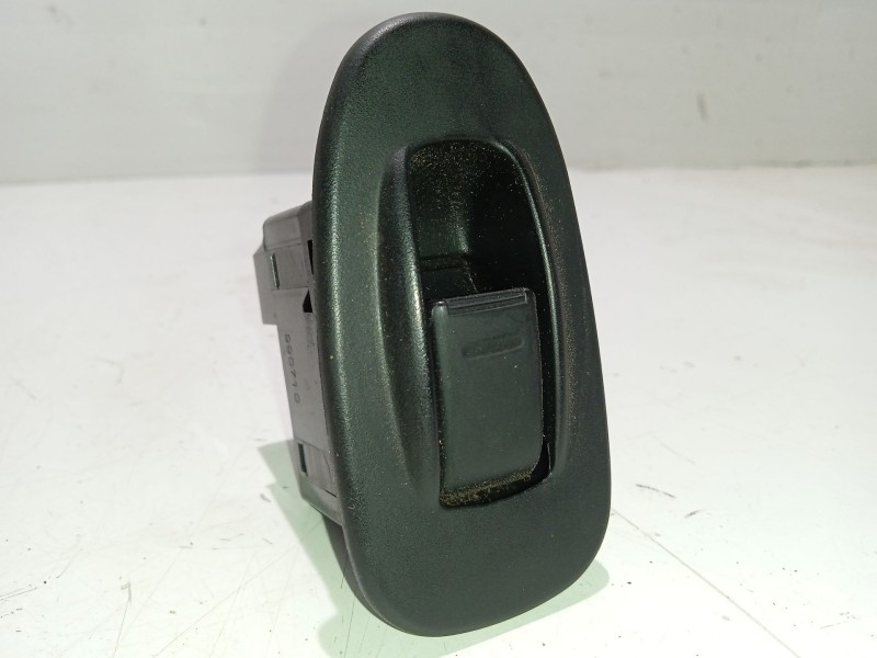 Recambio de mando elevalunas trasero derecho para kia sephia sedán (fa) 1.5 i referencia OEM IAM 4735101000  