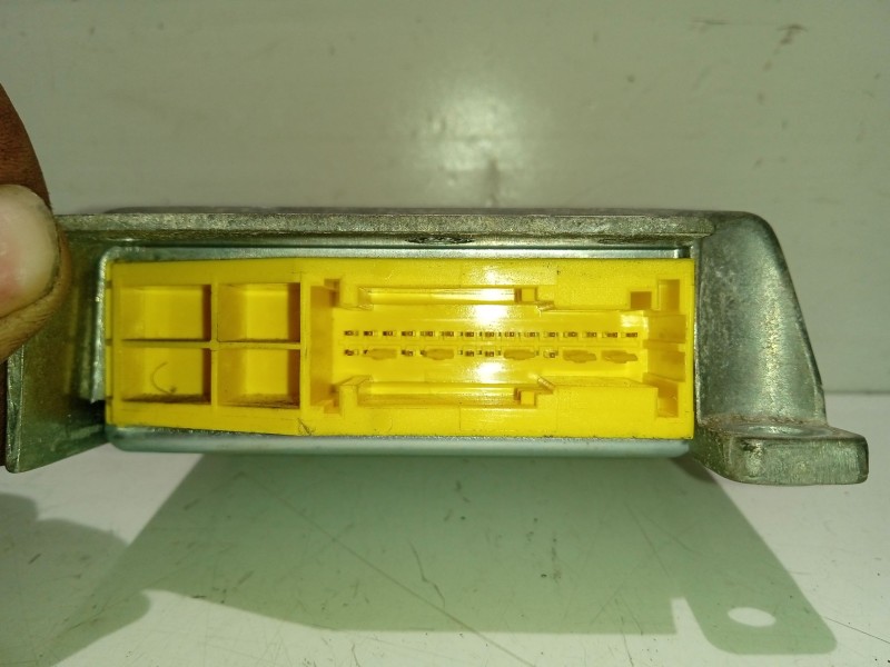 Recambio de centralita airbag para kia sephia sedán (fa) 1.5 i referencia OEM IAM 0K2AA677F0A  