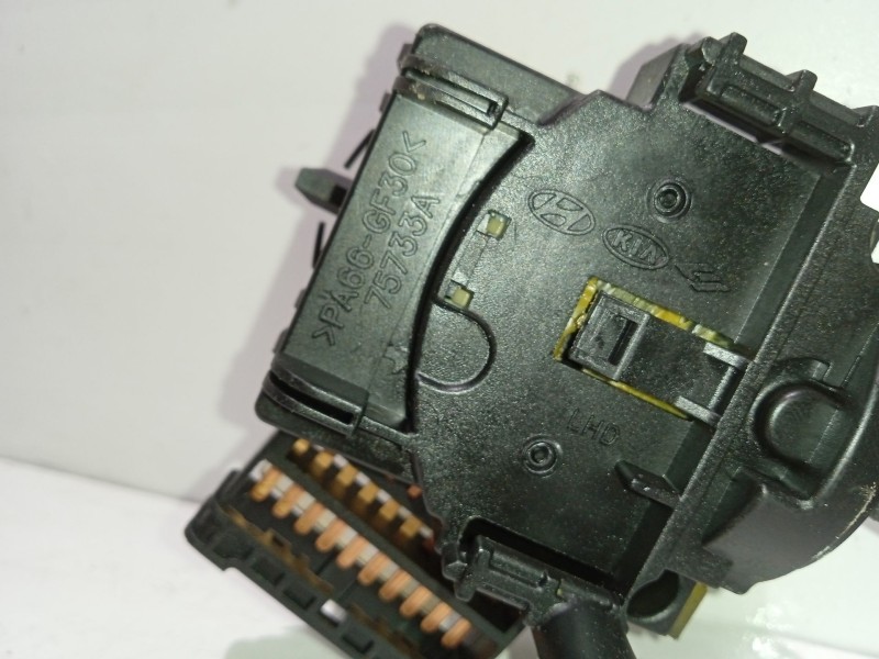 Recambio de mando limpia para kia picanto 1.1 crdi cat referencia OEM IAM 75733A  