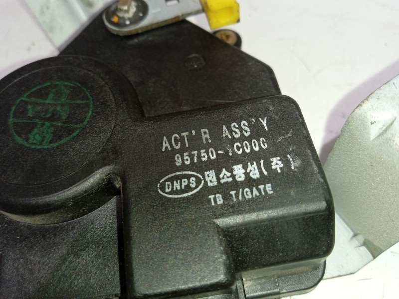 Recambio de motor cierre centralizado porton para hyundai getz (tb) referencia OEM IAM 957501C000  