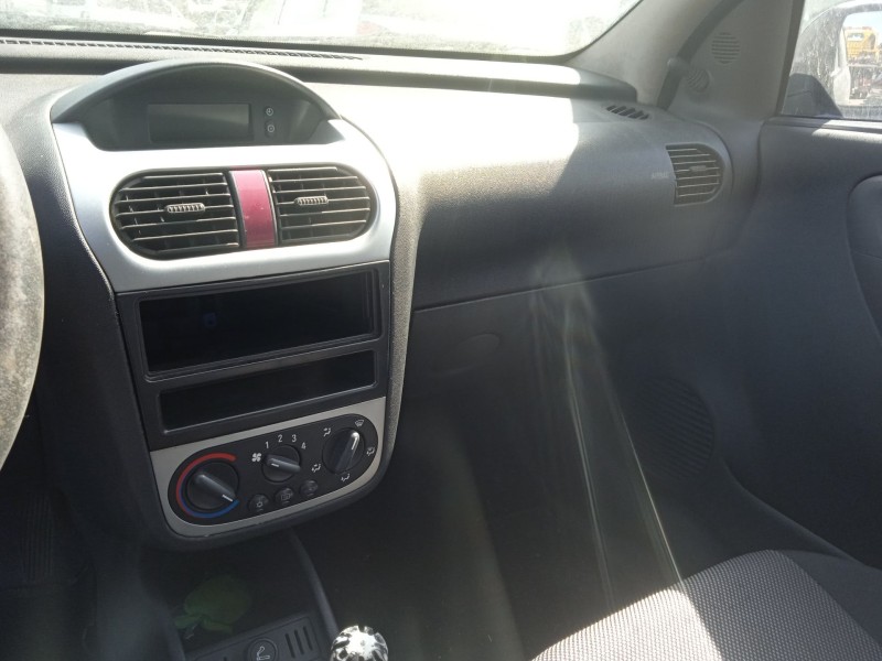 opel corsa c (x01) del año 2005