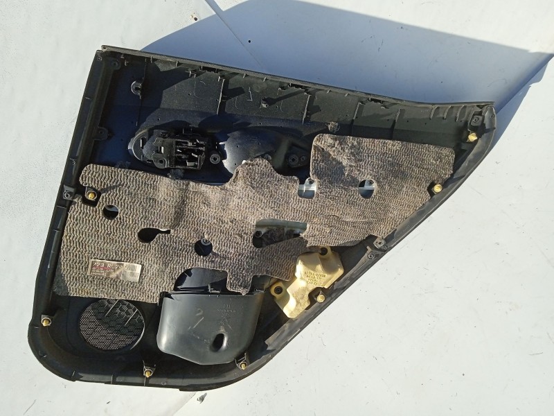 Recambio de guarnecido puerta trasera izquierda para toyota auris (_e15_) 1.4 d-4d (nde150_) referencia OEM IAM 6778802010  