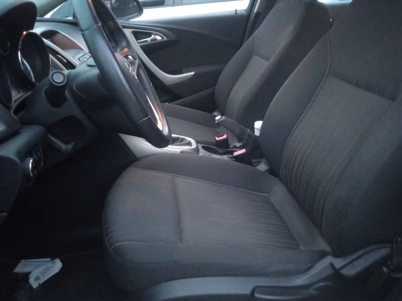 opel astra j (p10) del año 2011