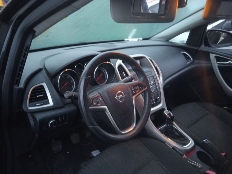opel astra j (p10) del año 2011