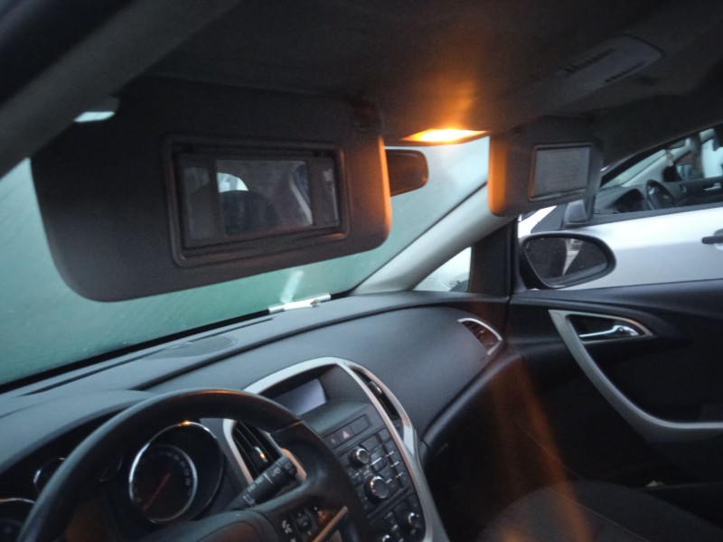 opel astra j (p10) del año 2011