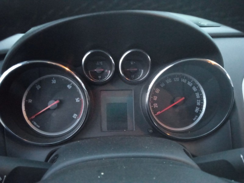 opel astra j (p10) del año 2011