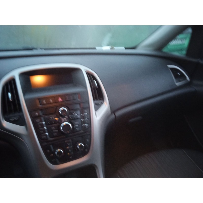 opel astra j (p10) del año 2011