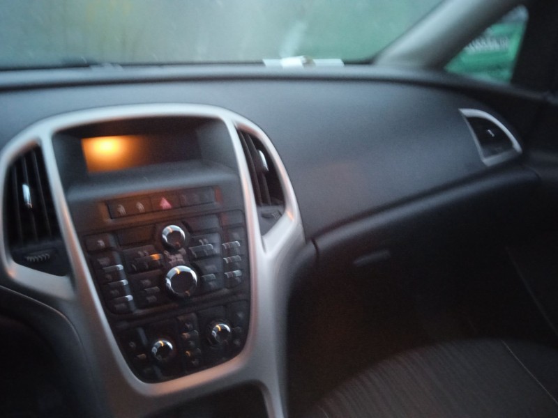 opel astra j (p10) del año 2011