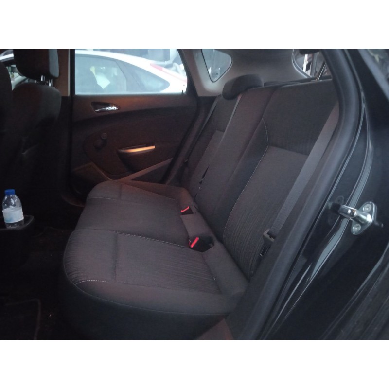 opel astra j (p10) del año 2011