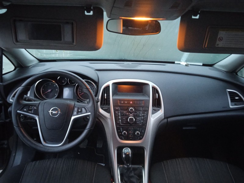 opel astra j (p10) del año 2011