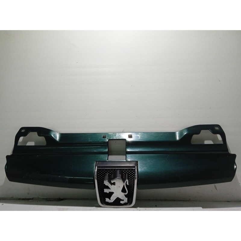 Recambio de rejilla delantera para peugeot 406 berlina (s1/s2) referencia OEM IAM 961658477  