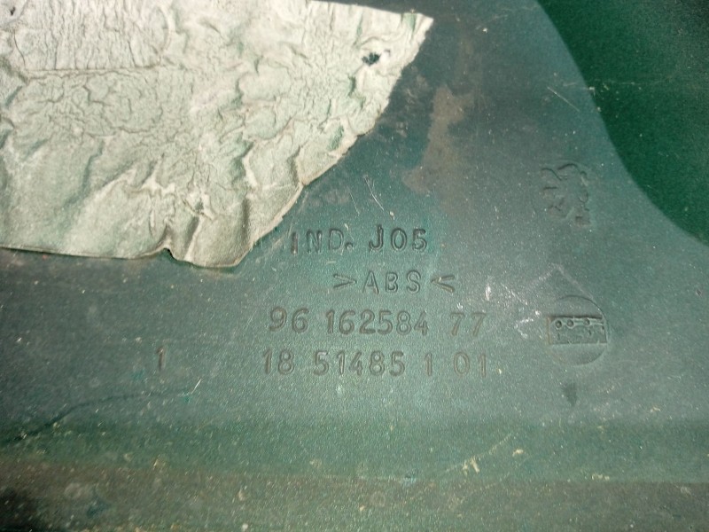 Recambio de rejilla delantera para peugeot 406 berlina (s1/s2) referencia OEM IAM 961658477  