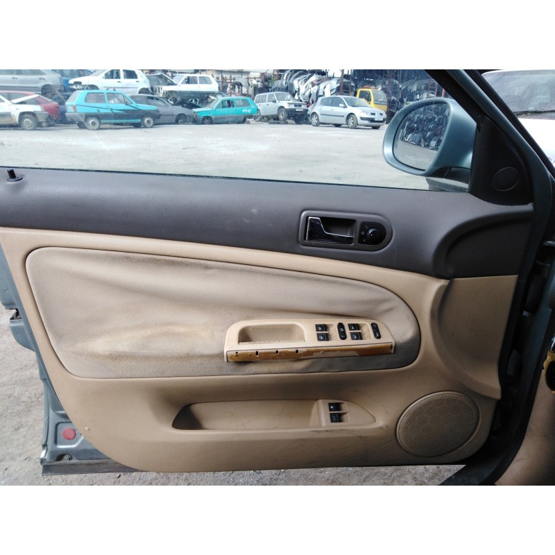 Recambio de guarnecido puerta delantera izquierda para volkswagen passat berlina (3b3) 1.9 tdi referencia OEM IAM   