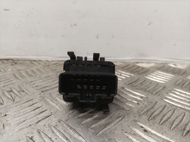 Recambio de mando elevalunas delantero izquierdo para renault clio ii fase ii 1.2 referencia OEM IAM   