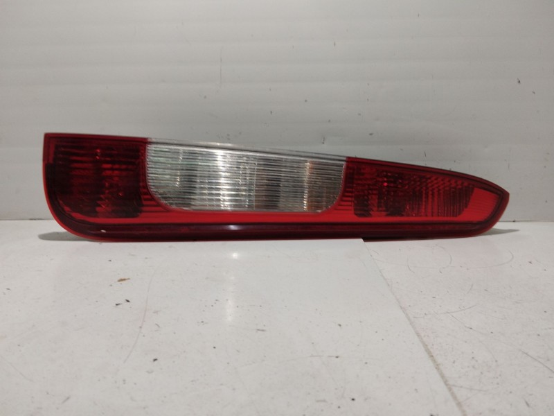 Recambio de piloto trasero derecho para ford focus c-max (cap) referencia OEM IAM    Recambio de piloto trasero derecho para ford focus c-max (cap) referencia OEM IAM