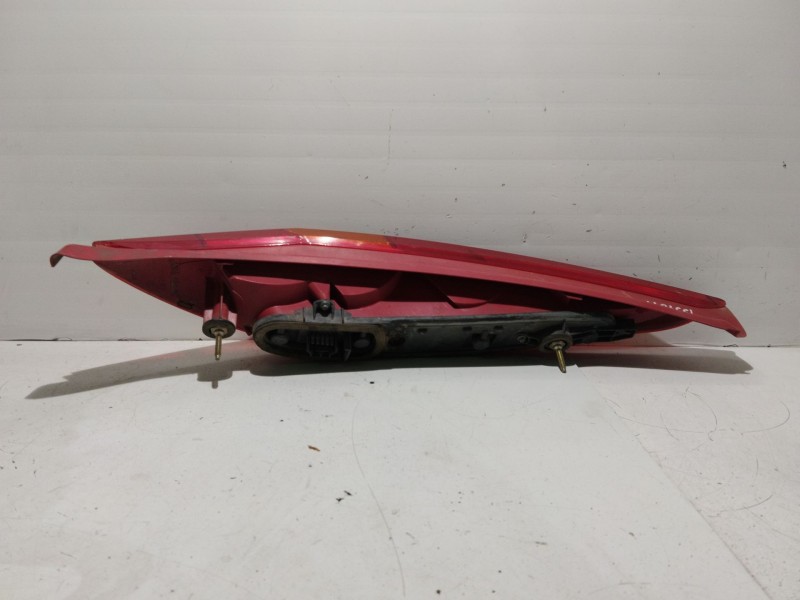 Recambio de piloto trasero izquierdo para fiat punto berlina referencia OEM IAM   