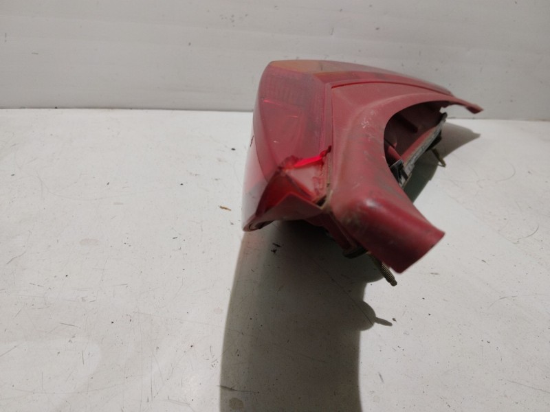 Recambio de piloto trasero izquierdo para fiat punto berlina referencia OEM IAM   